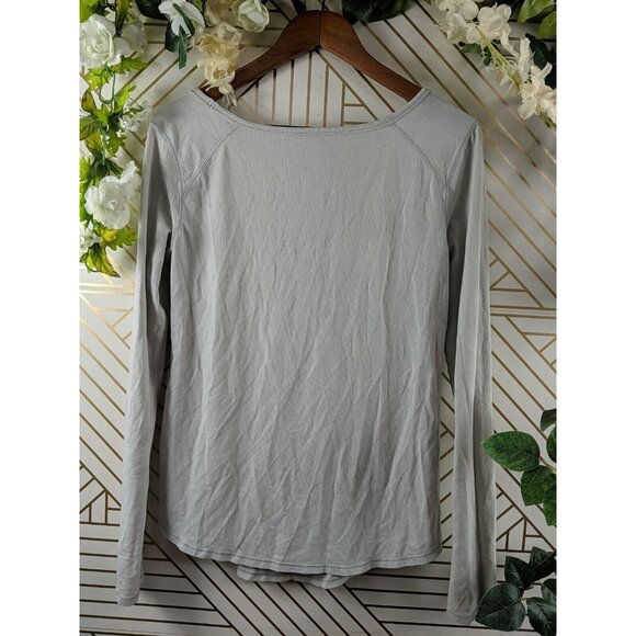 Lululemon Women's Perforated Athletic Long Sleeve Thumb Holes Size 4? - Picture 7 of 8